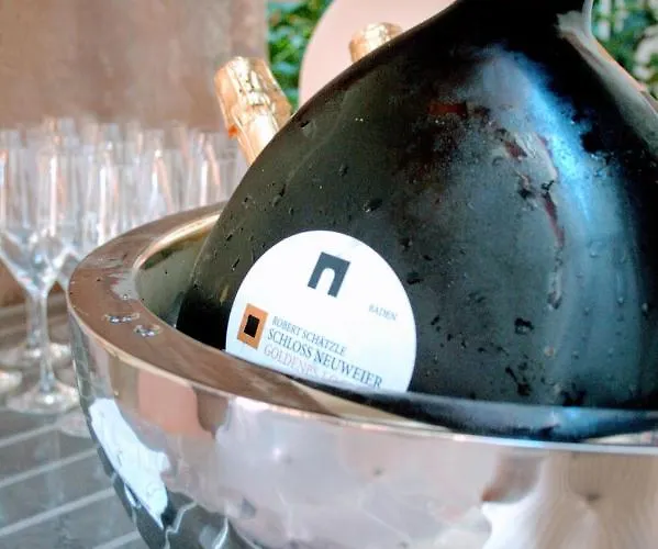 Hotel Residenz Im Schloss Neuweier 3*